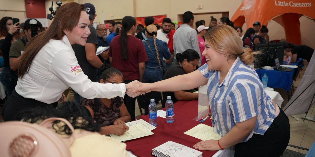 Acuden más de 2 mil ciudadanos a feria del empleo del gobierno municipal