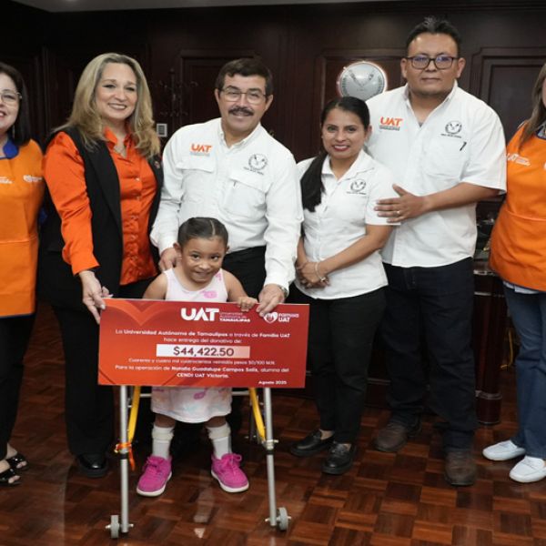 Familia UAT entrega donativo en apoyo a la salud de la pequeña Natalia
