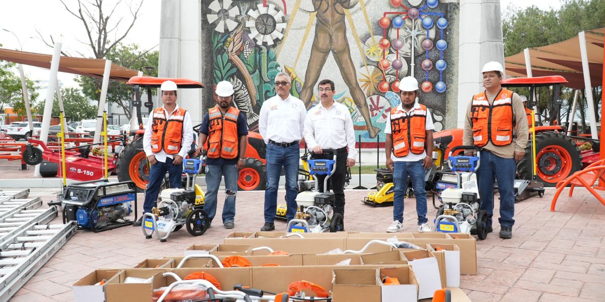 Entrega rector equipo para el mantenimiento de los campus de la UAT