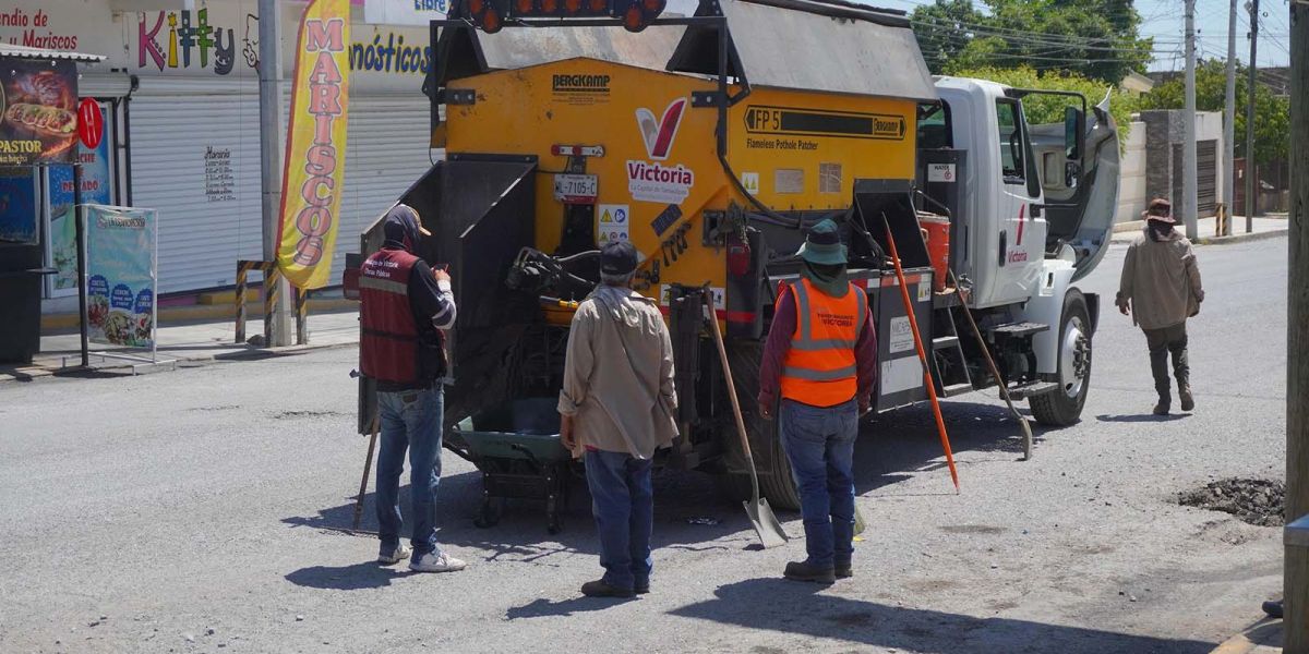 Amplía cobertura programa de bacheo