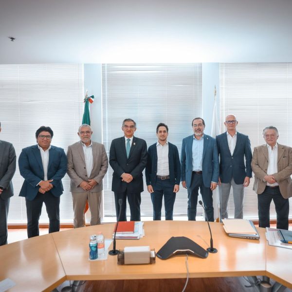Gestiona gobernador de Tamaulipas, con Banobras, recursos para carreteras, puentes y Puerto del Norte