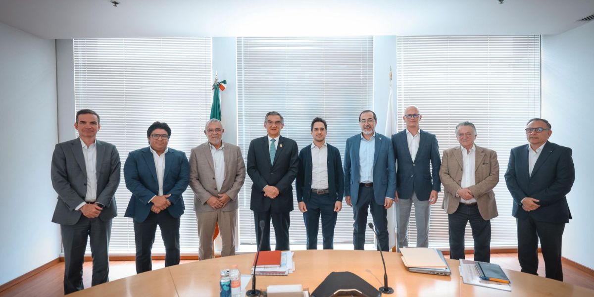 Gestiona gobernador de Tamaulipas, con Banobras, recursos para carreteras, puentes y Puerto del Norte