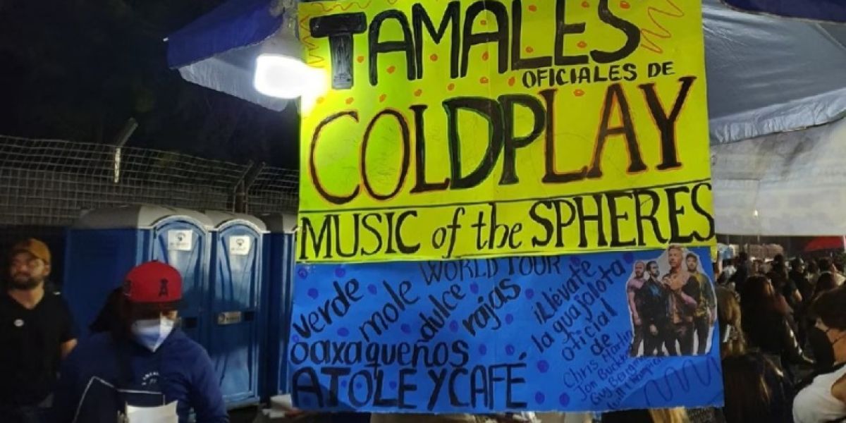 Puesto de “Tamales oficiales de Coldplay” se vuelve viral