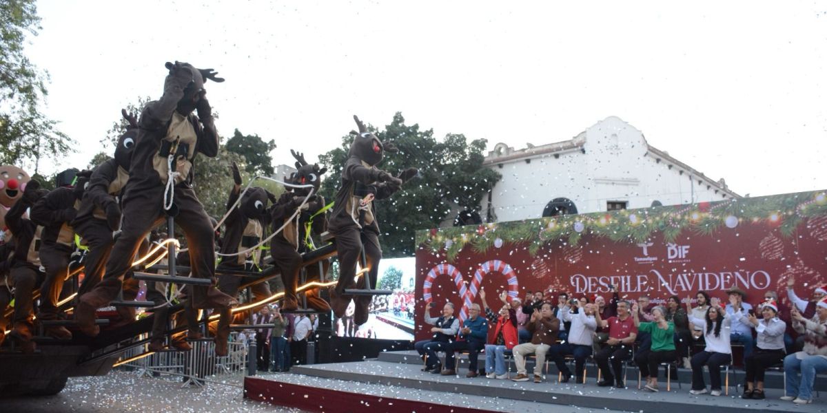 Encienden Américo y María monumental pino navideño