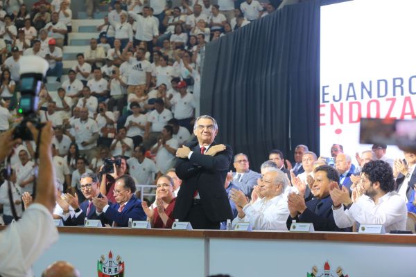 Reconoce gobernador de Tamaulipas fortaleza del sindicato petrolero en su 90 aniversario