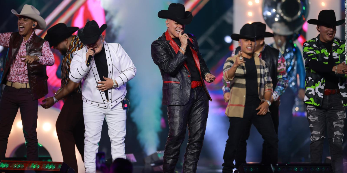 Grupo Firme cancela concierto en California por problemas con sus visas
