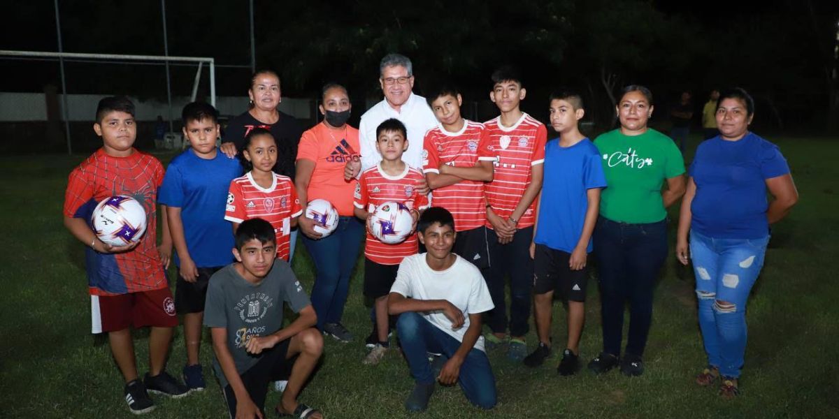 Inaugura AMM red de alumbrado en campo deportivo del ejido Ricardo Flores Magón