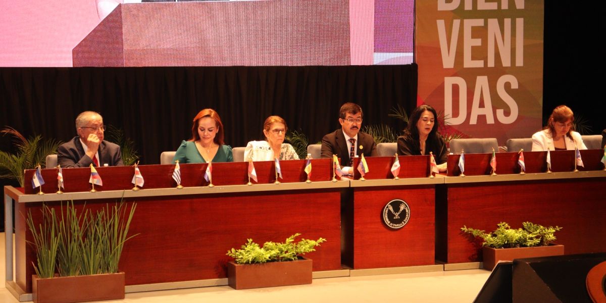 La Doctora Annie Pardo dicta conferencia magistral en la UAT