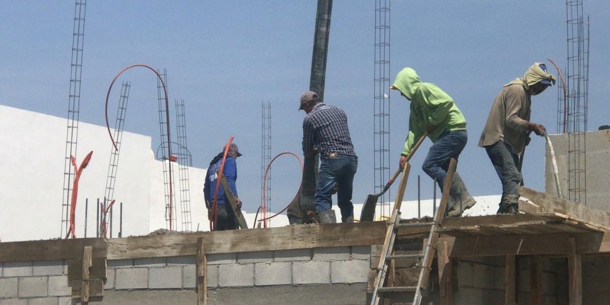Alertan por riesgos para obreros ante primeras olas de calor en Tamaulipas