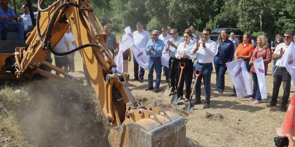 Alcalde Lalo Gattás pone en marcha instalación de desarenador en La Peñita