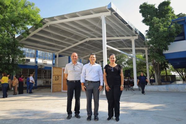 Con techumbre en escuela beneficia Lalo Gattás a estudiantes de la colonia Horacio Terán