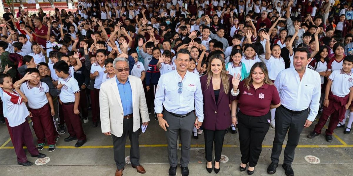 Lleva soluciones alcalde a escuela Emilio Portes Gil