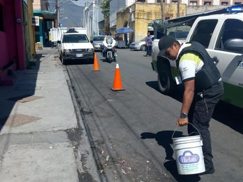 Multas y operativos; Tránsito va contra obstrucciones en las calles de Victoria
