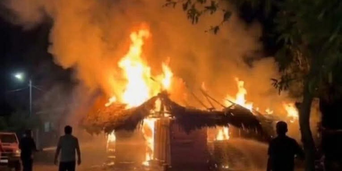 Incendio consume centro de acopio en Bustamante y deja pérdidas a familias rurales