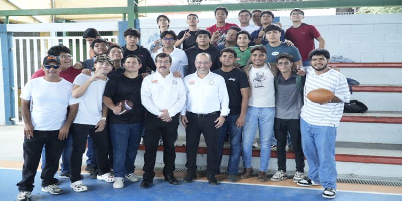 Rector y estudiantes de la UAT comparten jornada universitaria