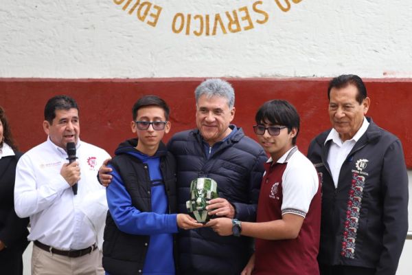 Refrenda Armando Martínez compromiso con la educación