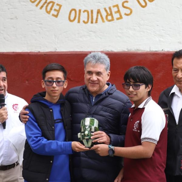 Refrenda Armando Martínez compromiso con la educación