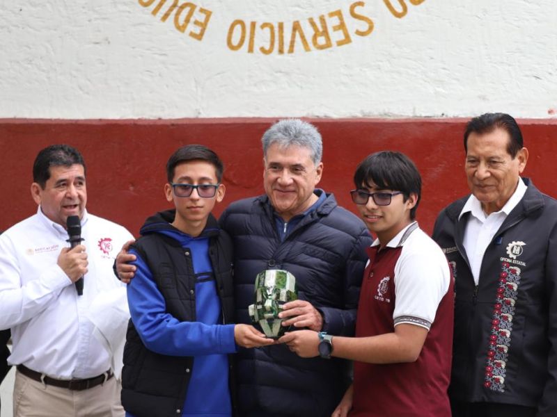 Refrenda Armando Martínez compromiso con la educación