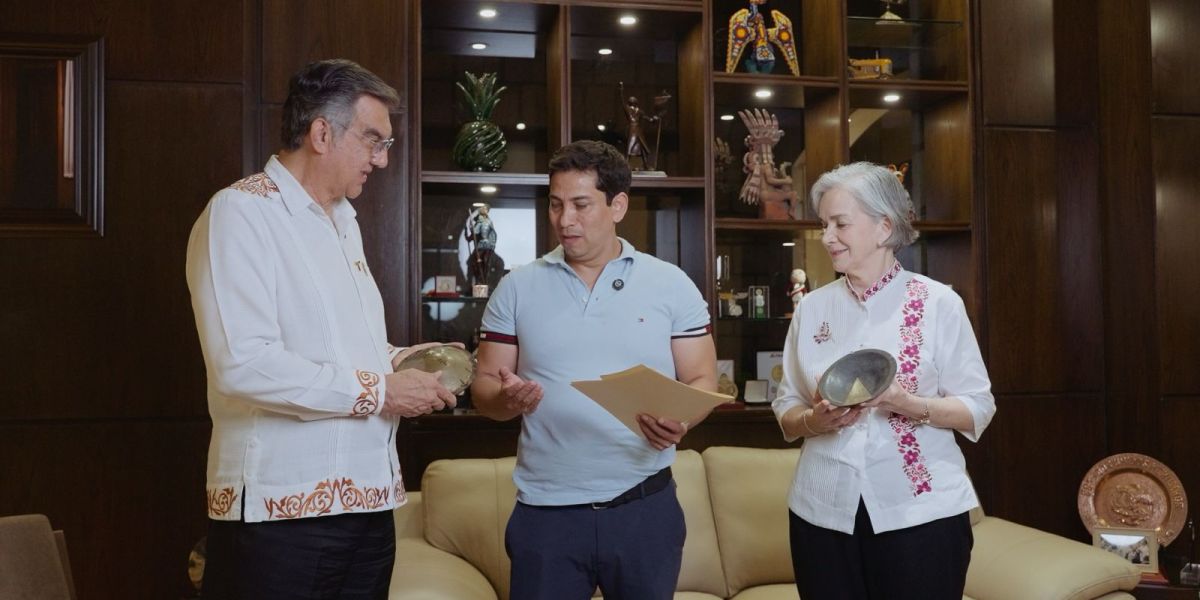 Reciben Américo y María piezas bendecidas por el Vaticano para la Virgen monumental de El Chorrito