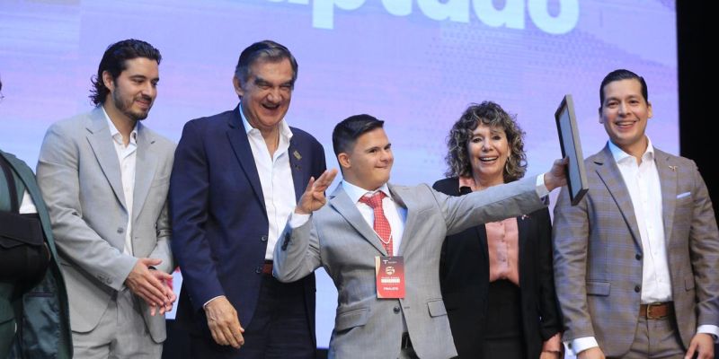 Premia Américo Villarreal a la juventud y al deporte tamaulipeco