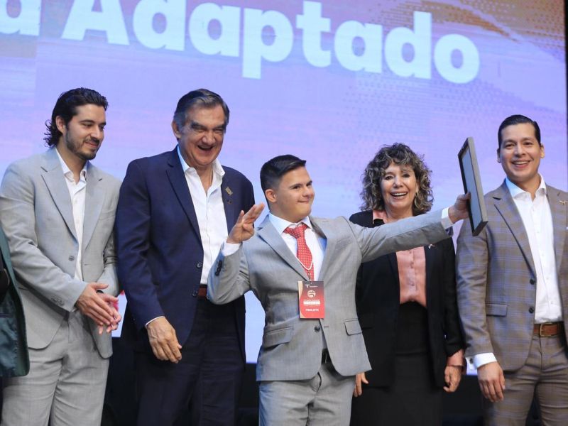 Premia Américo Villarreal a la juventud y al deporte tamaulipeco