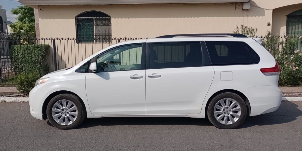 VENDO SIENNA XLE 2014