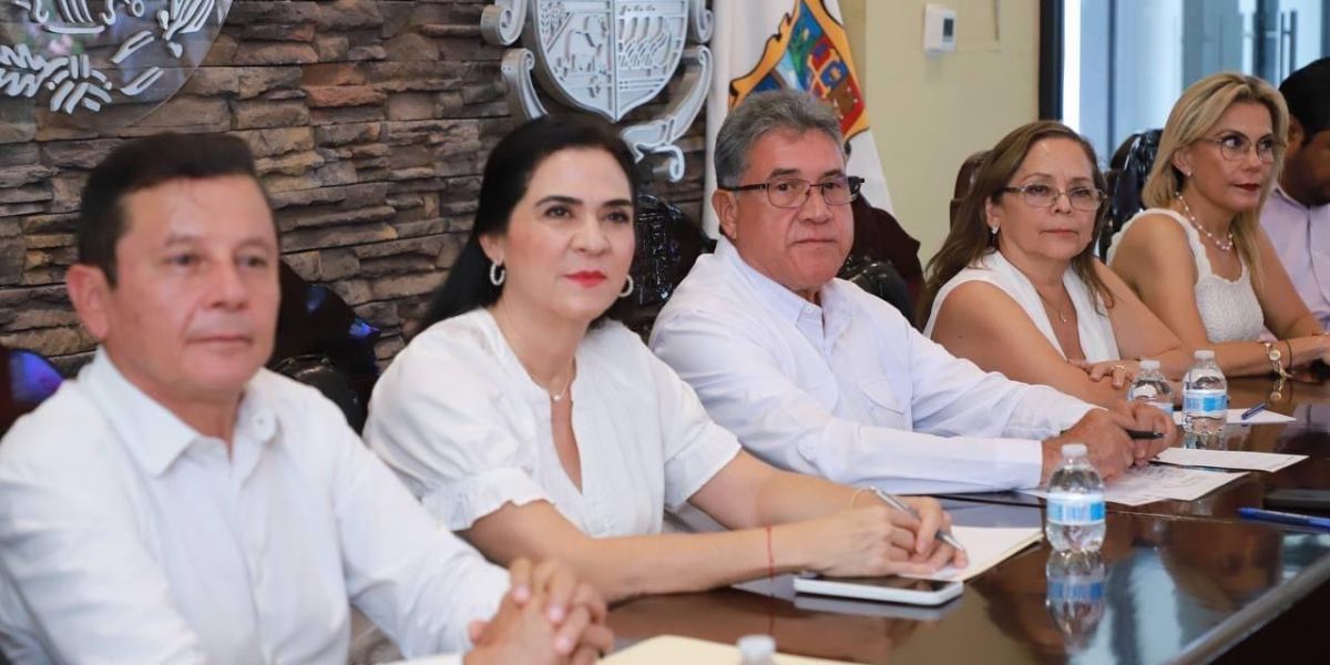 Alcalde AMM encabeza reunión para delinear agenda en transporte público y agua potable