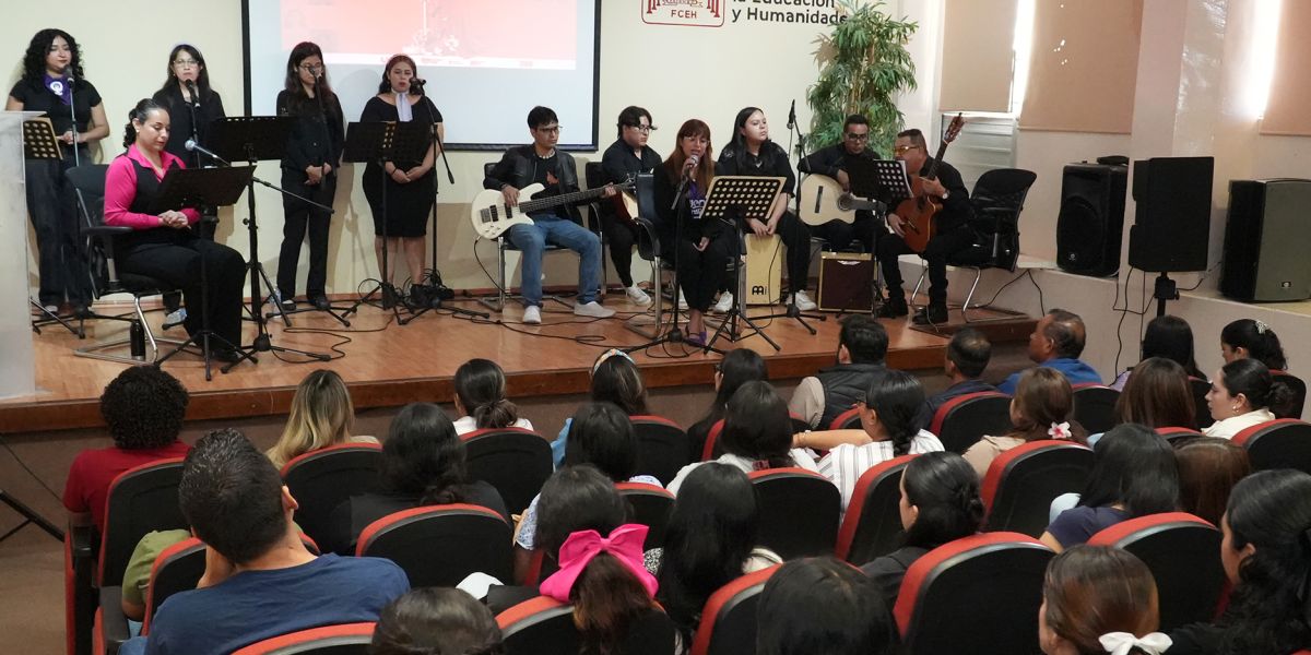 La UAT ofreció a sus universitarias el recital “Voces Violeta”