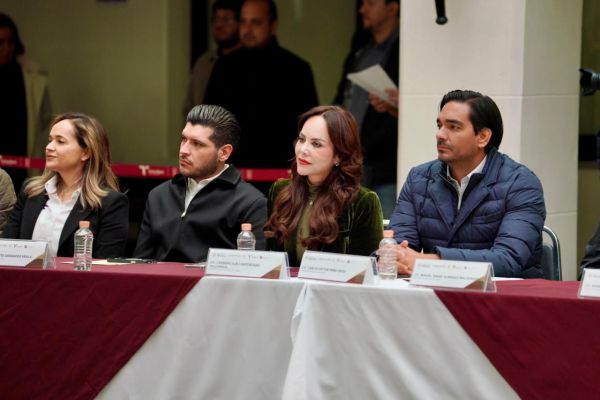 Carmen Lilia entregará camiones nuevos para el transporte