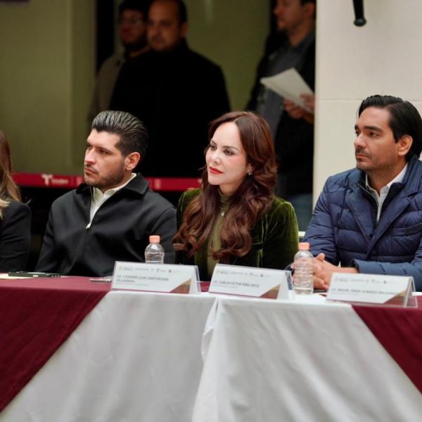 Carmen Lilia entregará camiones nuevos para el transporte