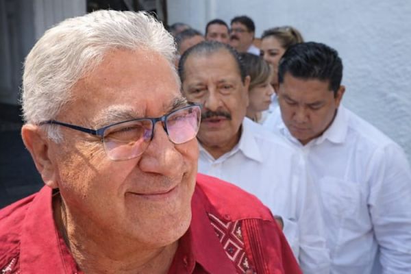 Alfonso Cepeda se reúne con maestros en lo oscurito y niega fines políticos