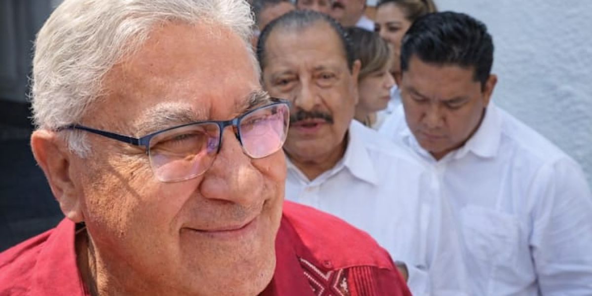 Alfonso Cepeda se reúne con maestros en lo oscurito y niega fines políticos