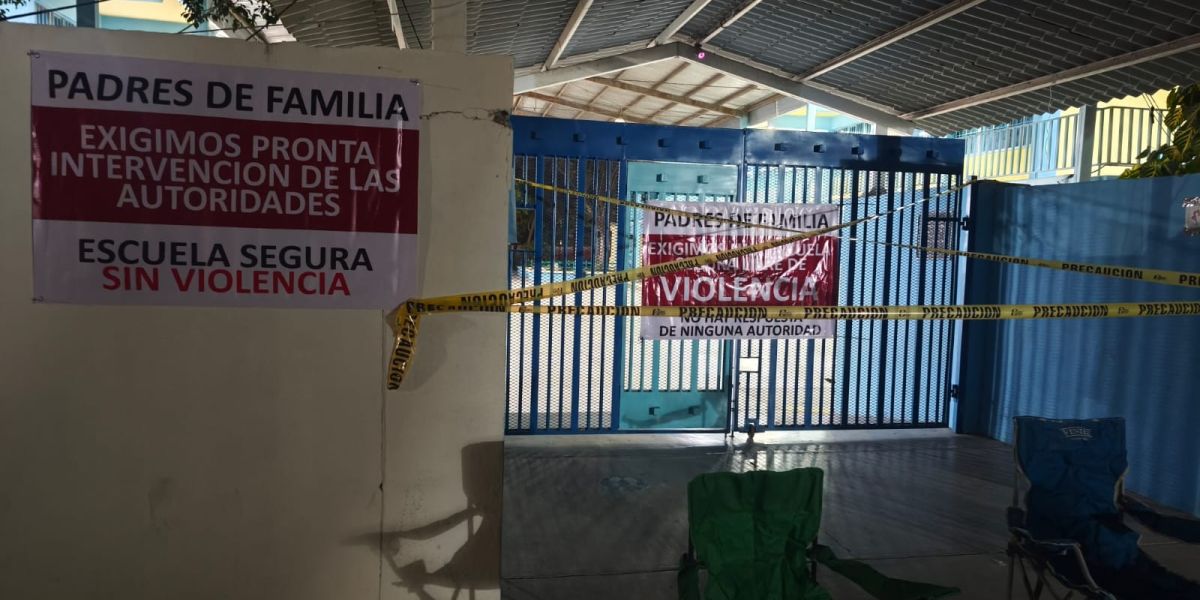 Por violencia escolar, padres cierran la primaria “María Isabel Mata Alvarado”