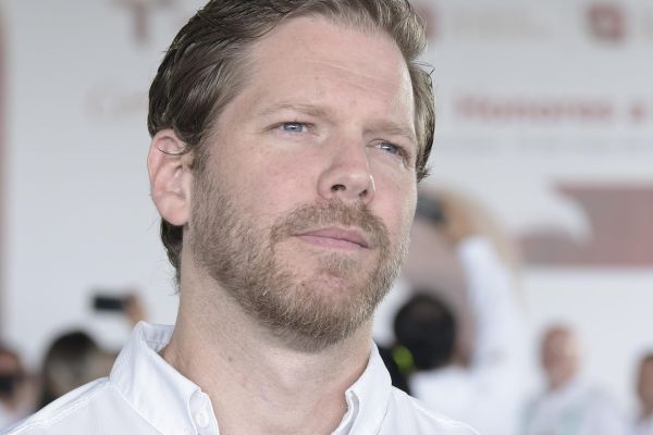Karl Becker asegura estar enfocado en resultados y no en aspiraciones políticas