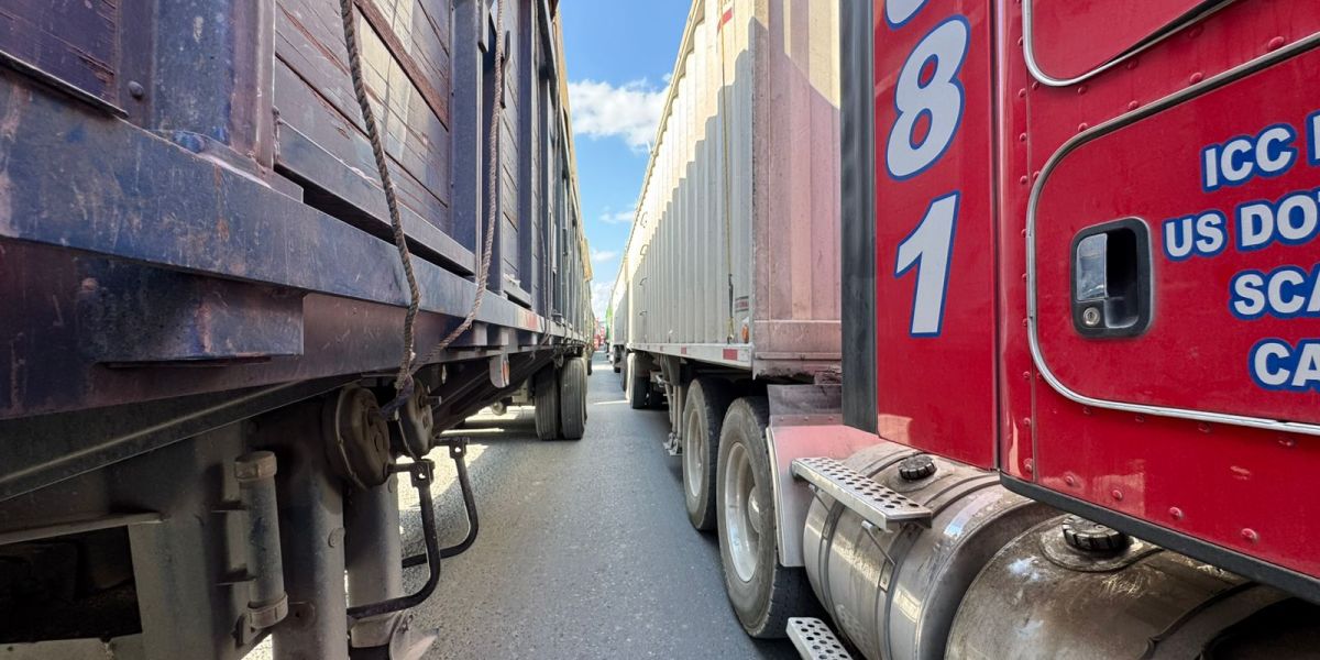 Tráileres, operadores y perecederos varados, la otra historia