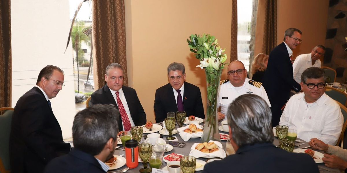 Reconoce Armando Martínez al sector aduanero como fortaleza de Altamira