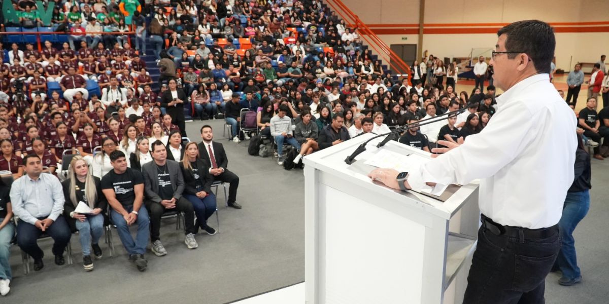 Queremos que nuestros estudiantes sean líderes con un profundo sentido humanista: Dámaso Anaya