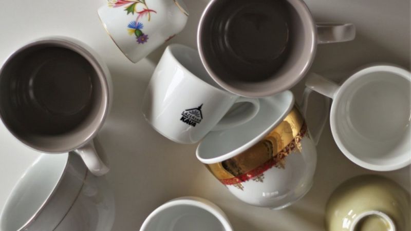 ¿Qué tipo de taza conserva mejor el calor de bebidas?