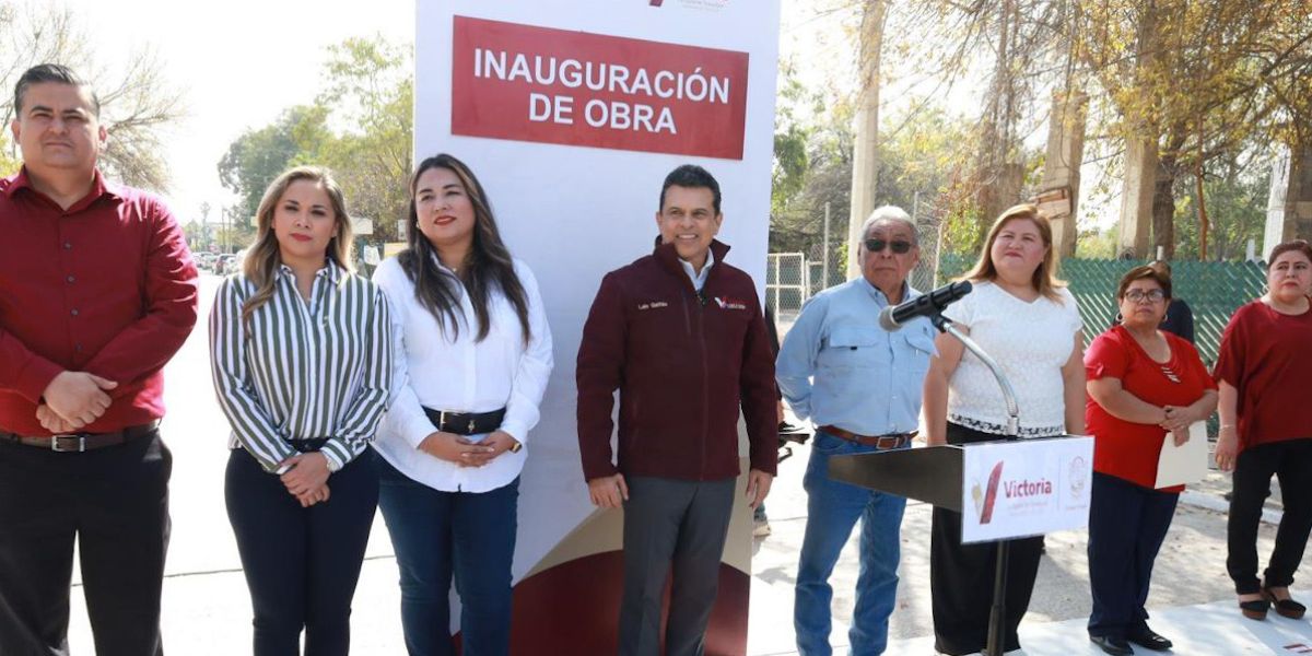 Entrega Ayuntamiento calle de concreto hidráulico y colector en Infonavit Adelitas.