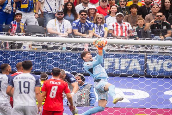 Suiza golea a Bosnia y queda cerca de los dieciseisavos de final