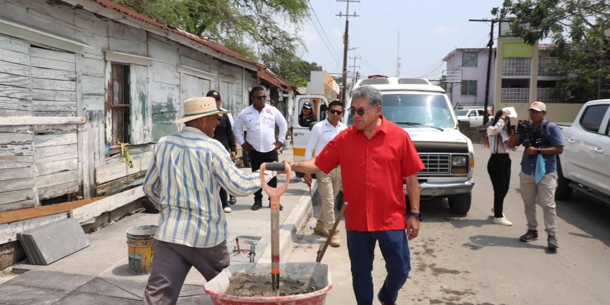Continúa Armando Martínez embelleciendo la Zona Centro de Altamira