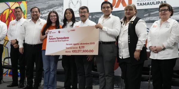 UAT y Secretaría de Educación entregan más de 8000 becas a universitarios