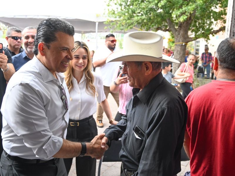 Entregan Lucy y Lalo 3 mil insumos alimentarios