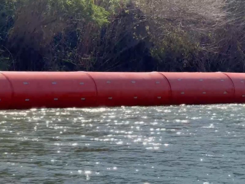 Muro inteligente avanza en el Río Bravo: instalan cilindros gigantes