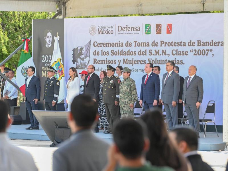 Asiste alcalde de Victoria a ceremonia de toma de protesta de jóvenes del SMN