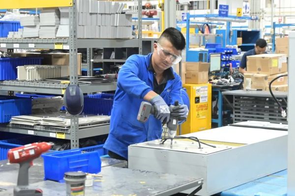 “Explota” el empleo y suben sueldos en 2025