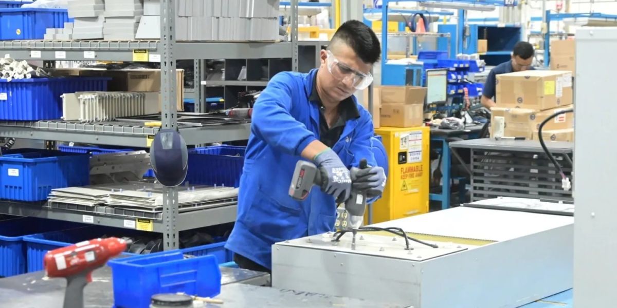 “Explota” el empleo y suben sueldos en 2025