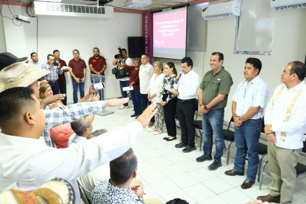 Entrega alcalde nombramientos a delegados ejidales