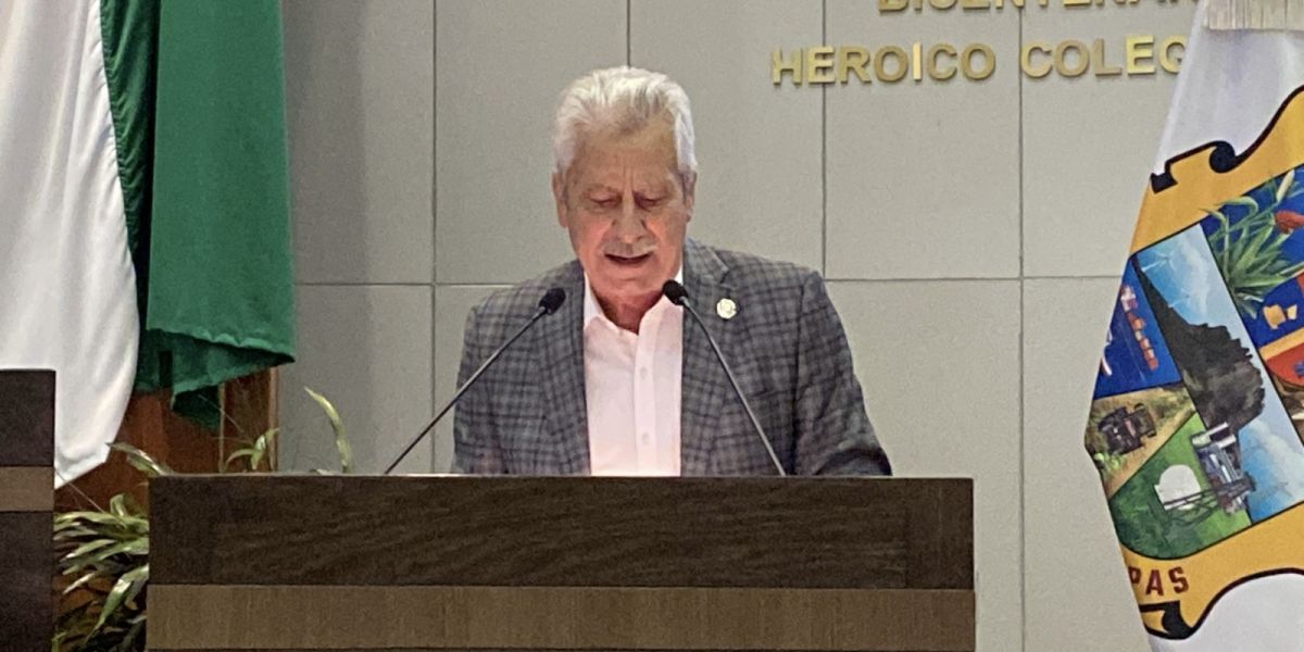 Además de achicar cabildos, diputado pide revisar sueldos