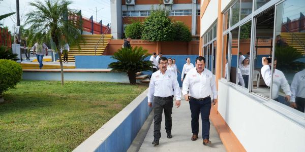 Rector de la UAT supervisa avances de obras de remodelación en la Facultad de Derecho Victoria